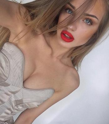 , 25  transgender escort, Vancouver